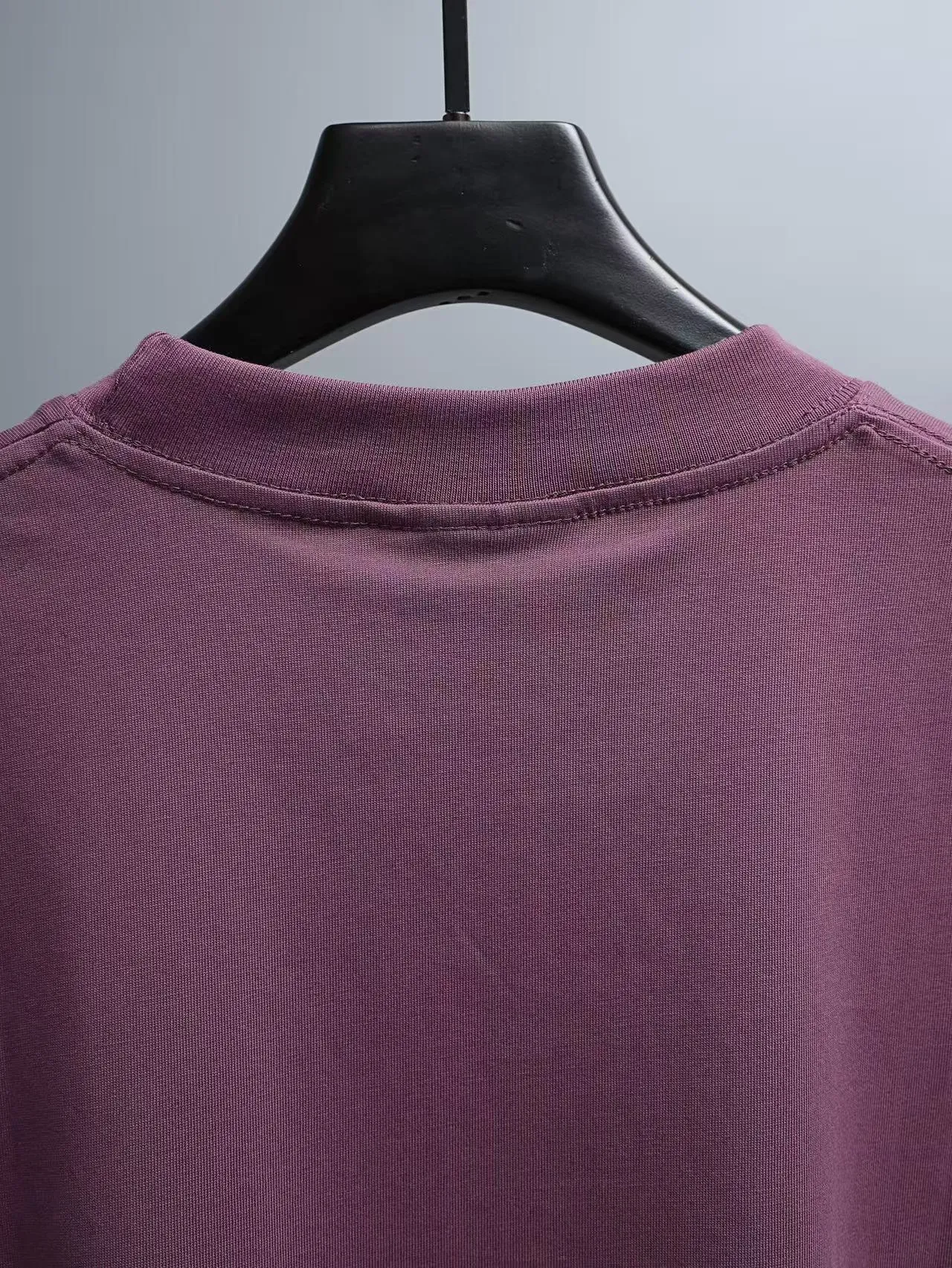 Carhartt 2꯭0꯭2꯭6 new spring and summer models ❤️ original ⌚️ high version Carhartt fabric is made of gram high-density pure cotton, does not deform and does not shrink. Process introduction: double thread movement. The chest logo uses an embroidered small patch. Color: Purple SIZE: M-XXL